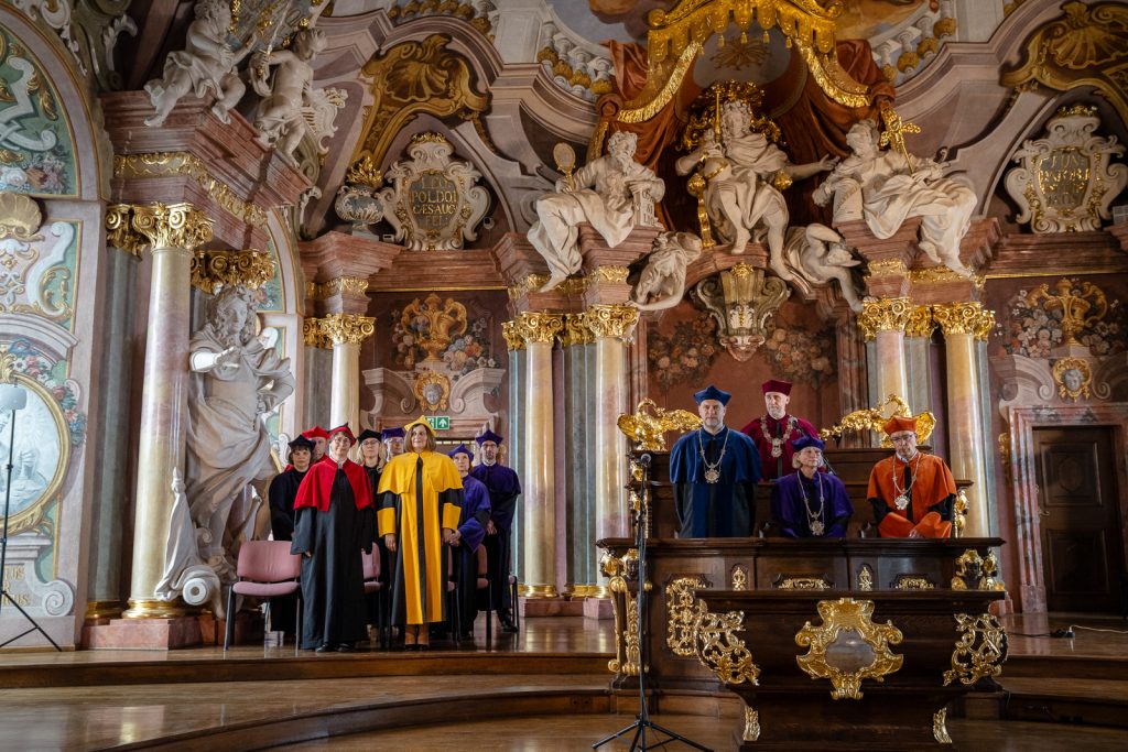 ceremonia wręczenia dyplomów