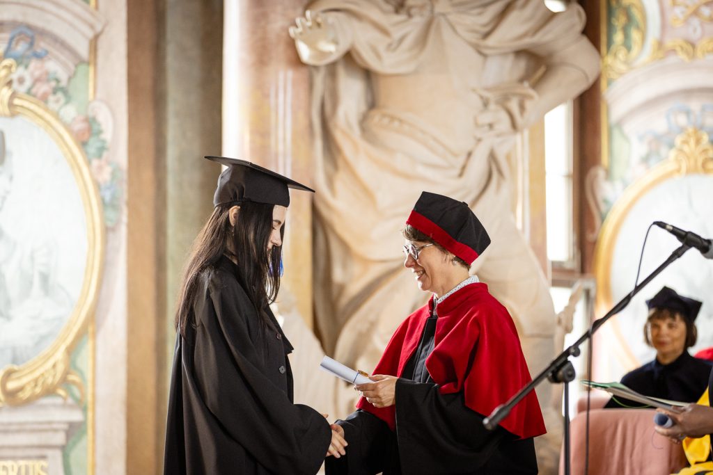 ceremonia wręczenia dyplomów