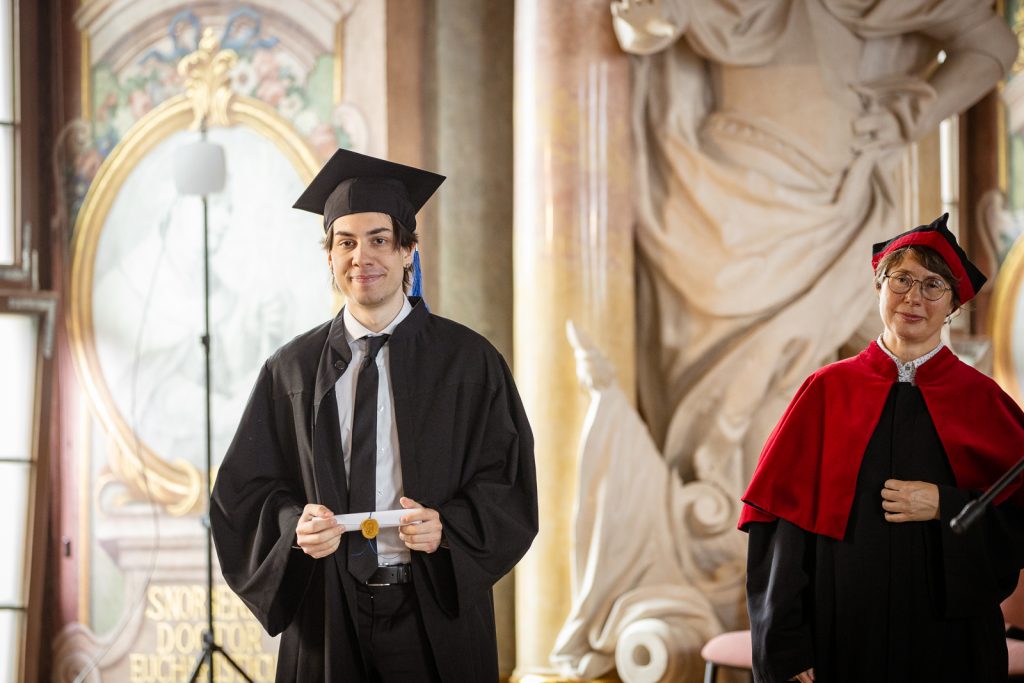 ceremonia wręczenia dyplomów