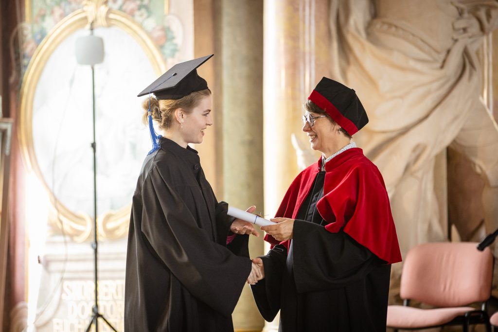ceremonia wręczenia dyplomów