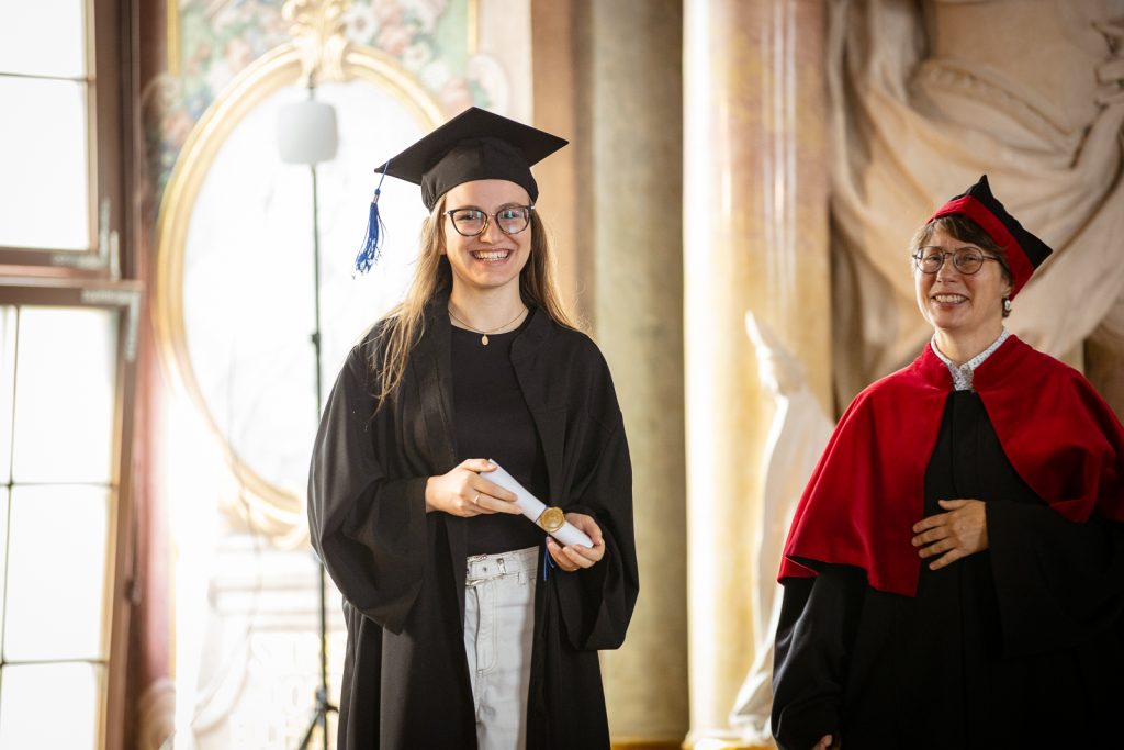 ceremonia wręczenia dyplomów