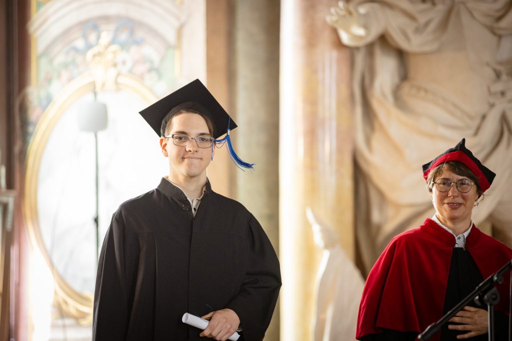 ceremonia wręczenia dyplomów