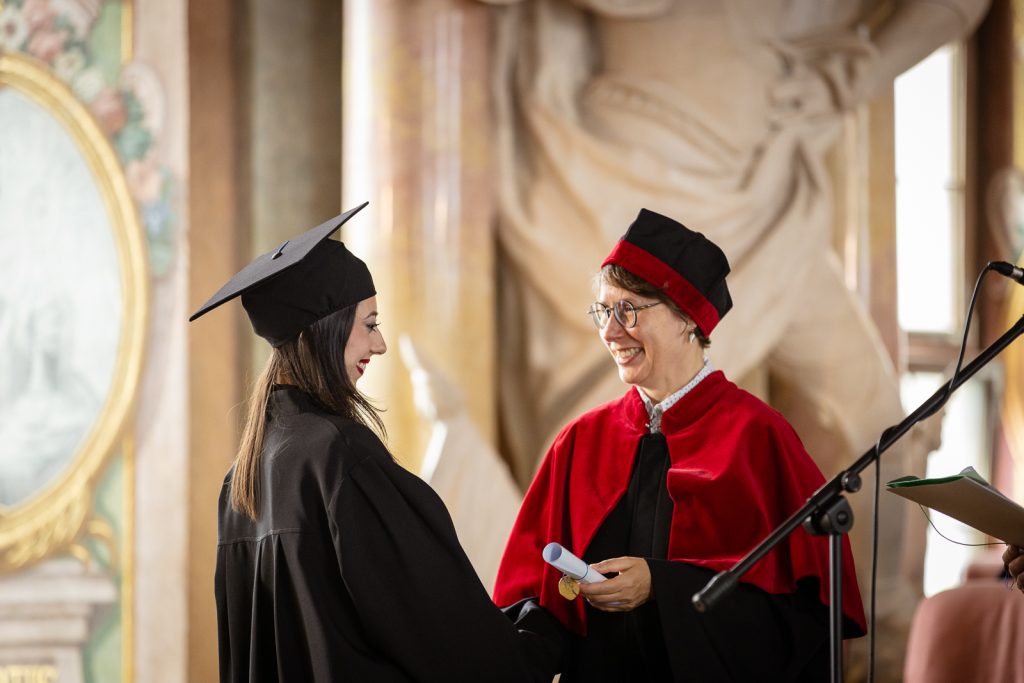 ceremonia wręczenia dyplomów