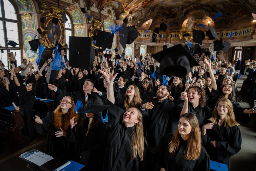 ceremonia wręczenia dyplomów